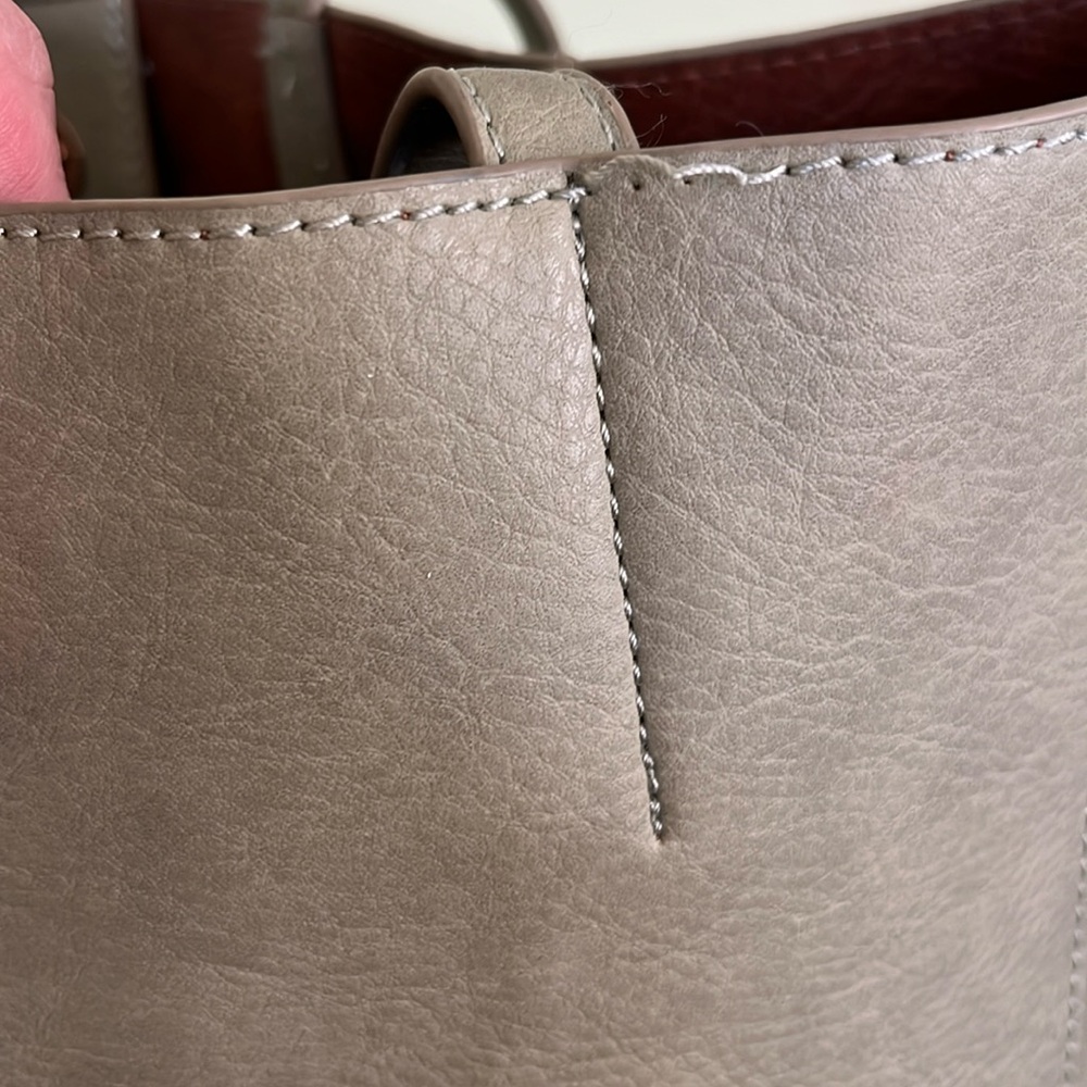 Olive green shoulder tote and pouch - Picture 13 of 13